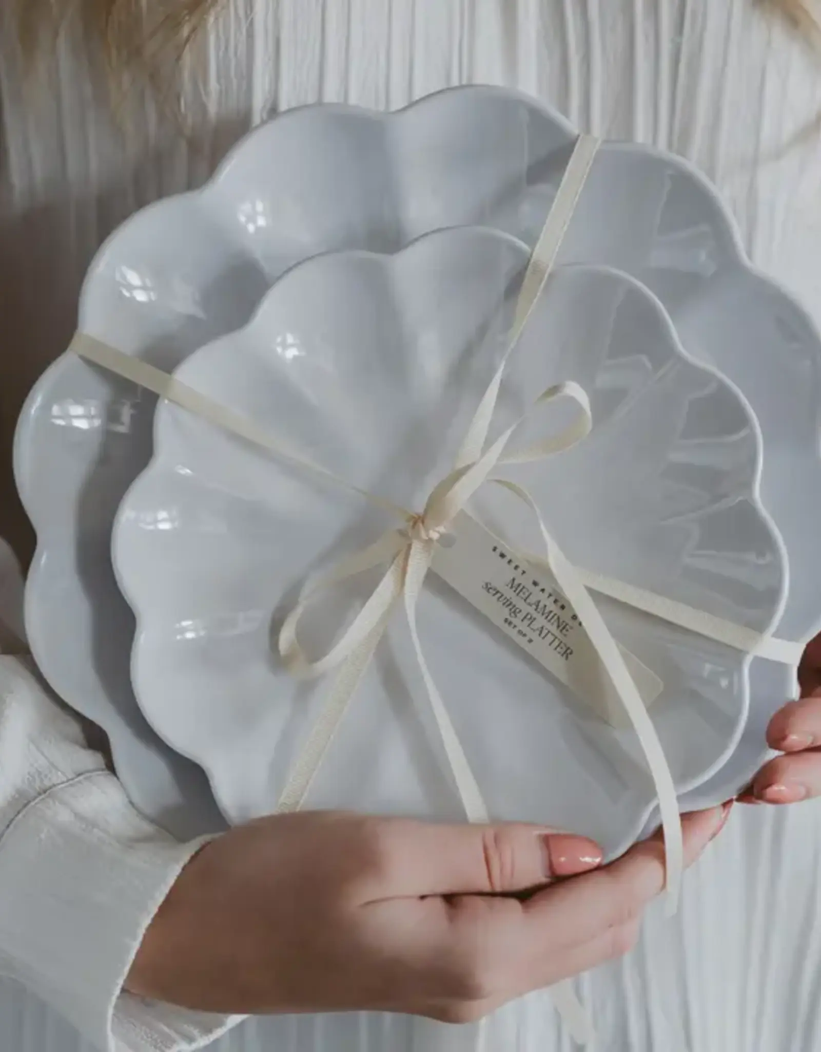 Sweet Water Decor White Scalloped Serving Tray Set