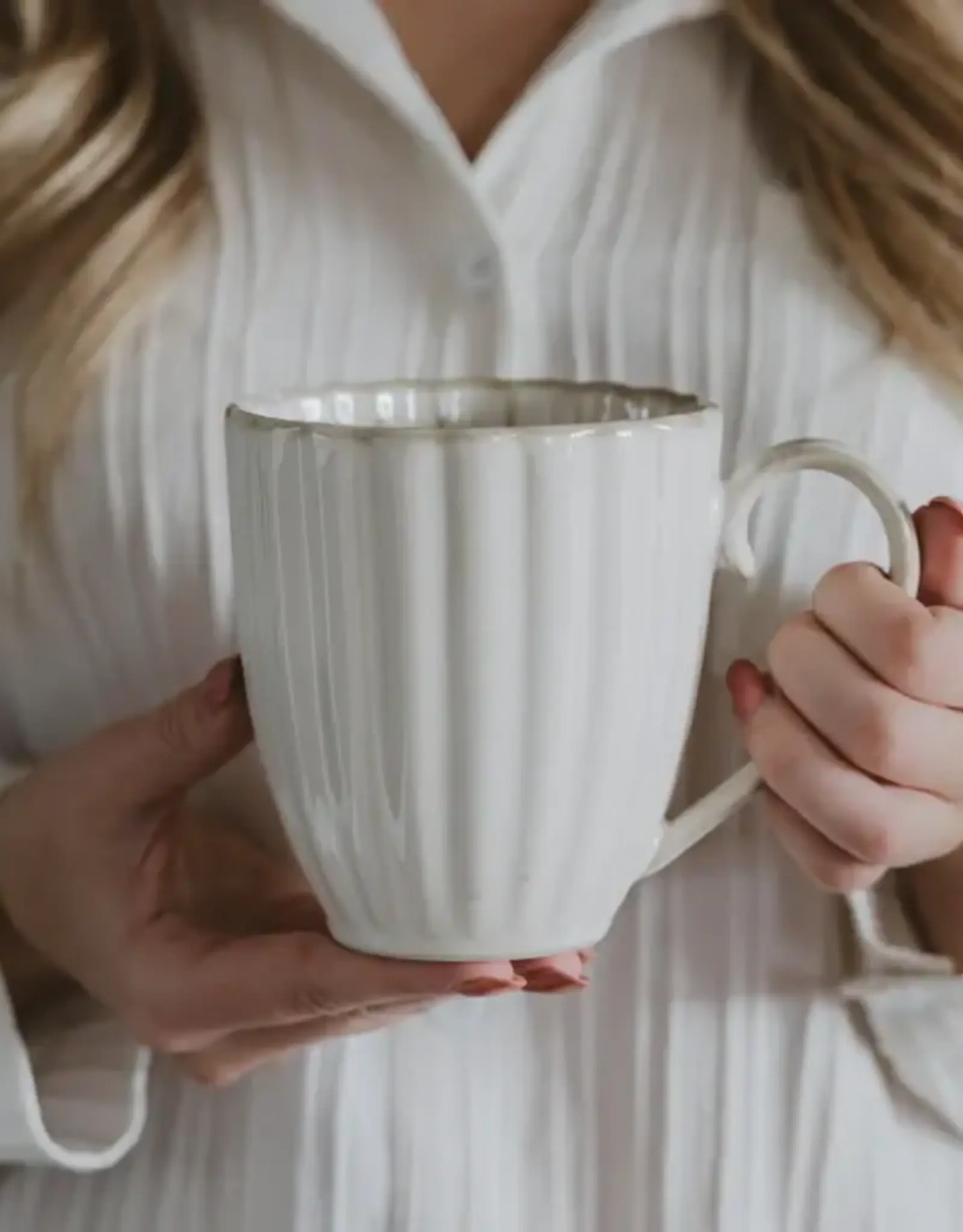 Sweet Water Decor Scalloped Figural Coffee Mug