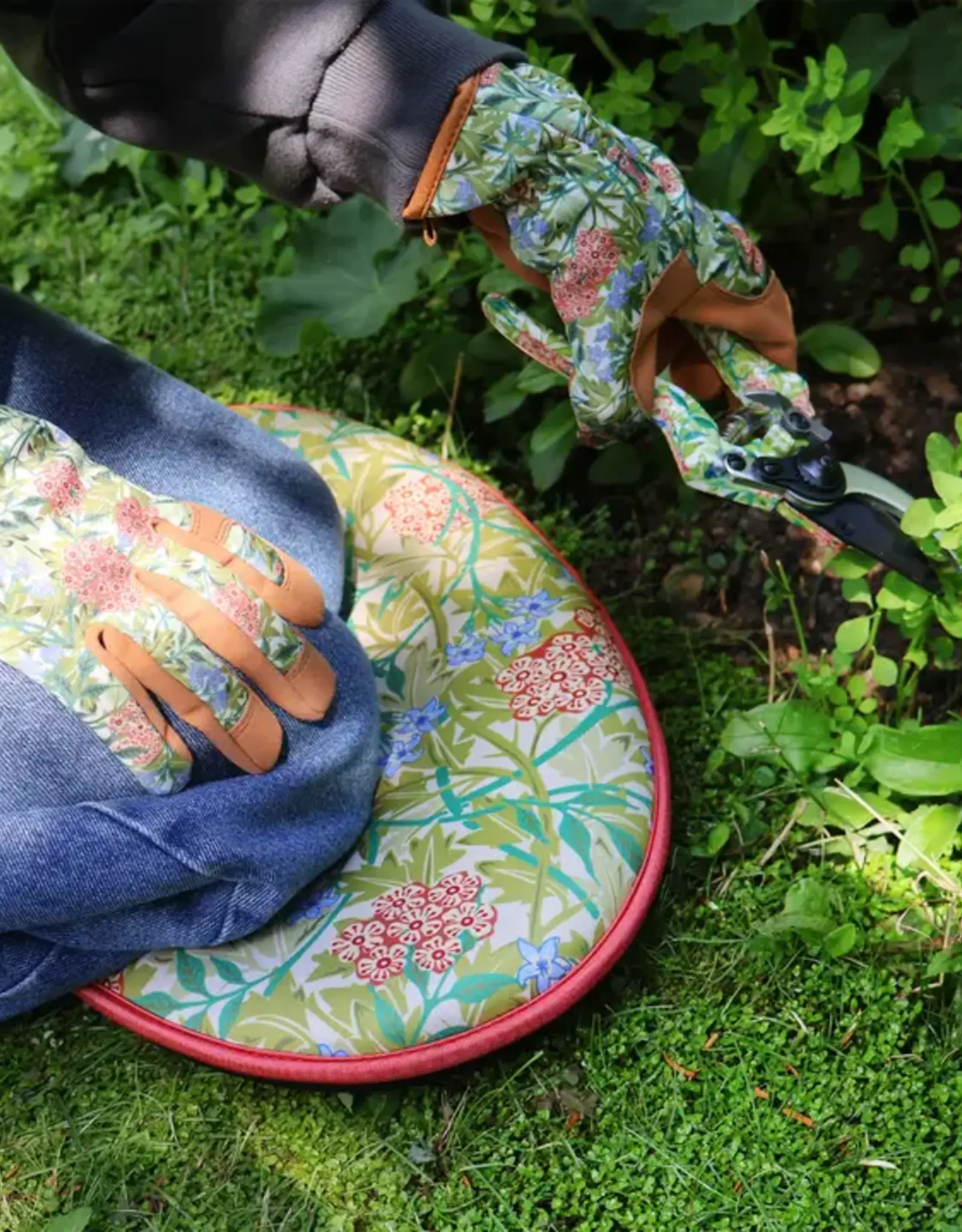 Robert Frederick Ltd Women's Gardening Foam Kneeler, Red