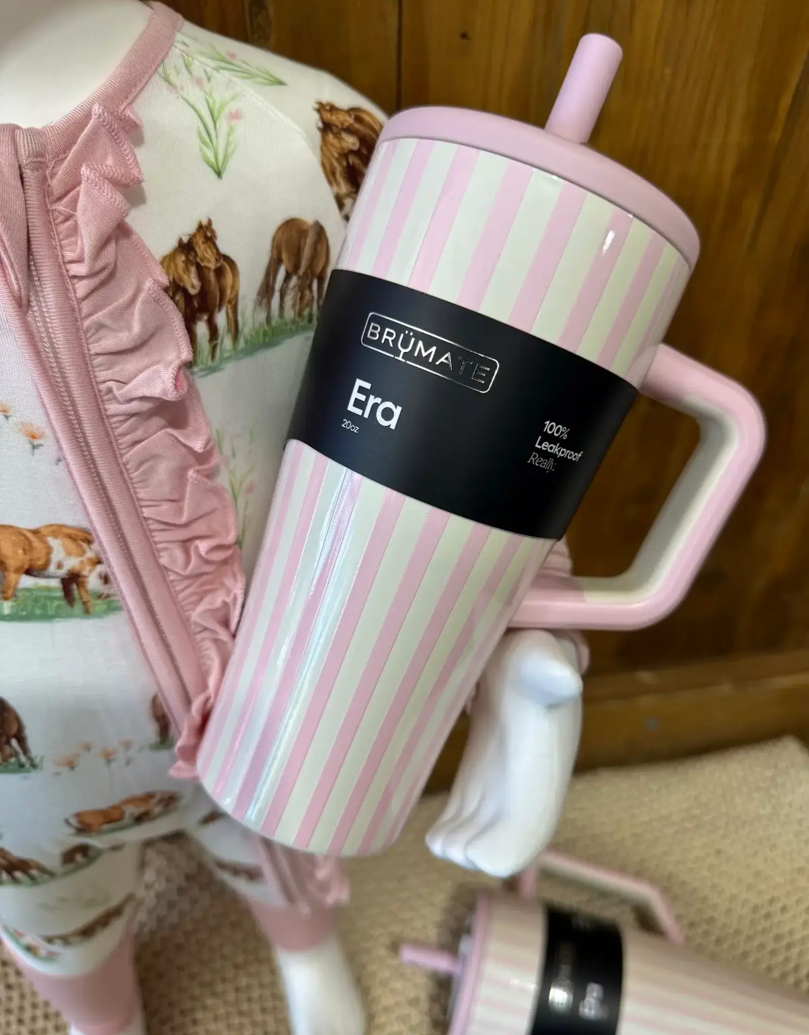 Brumate Era Straw Tumbler 20oz, Strawberries & Cream