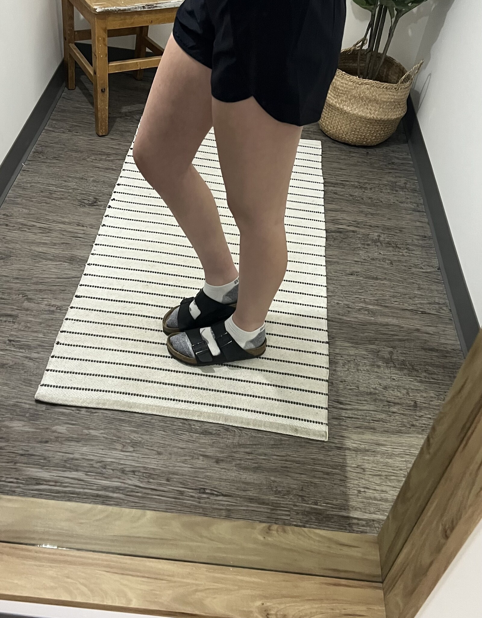 Mono B Contour Scallop Active Shorts