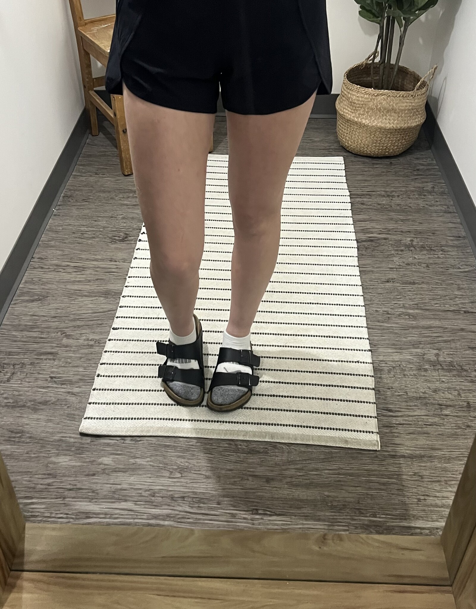 Mono B Contour Scallop Active Shorts