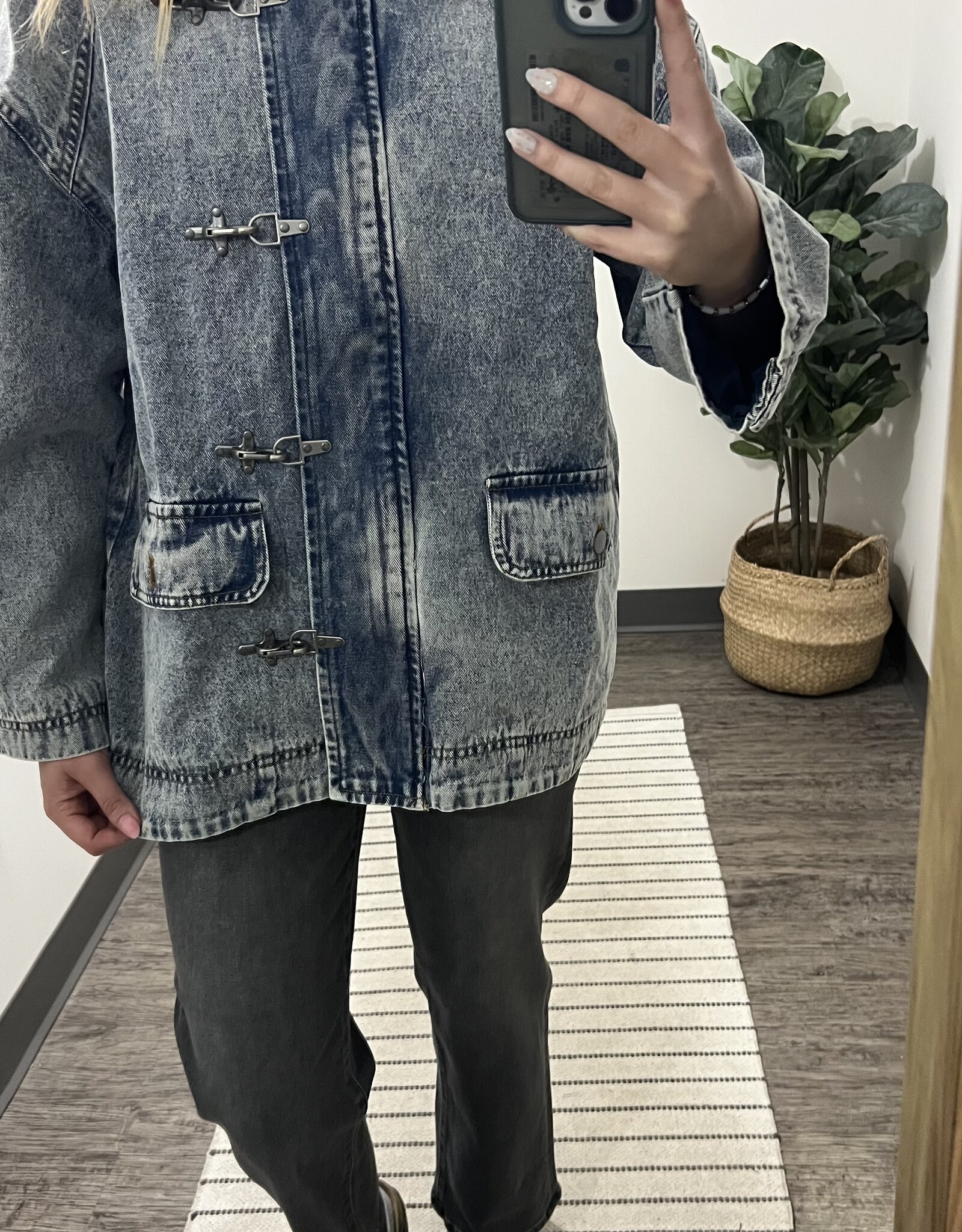Blu Pepper Contrast Collar Latch Hook Denim Jacket