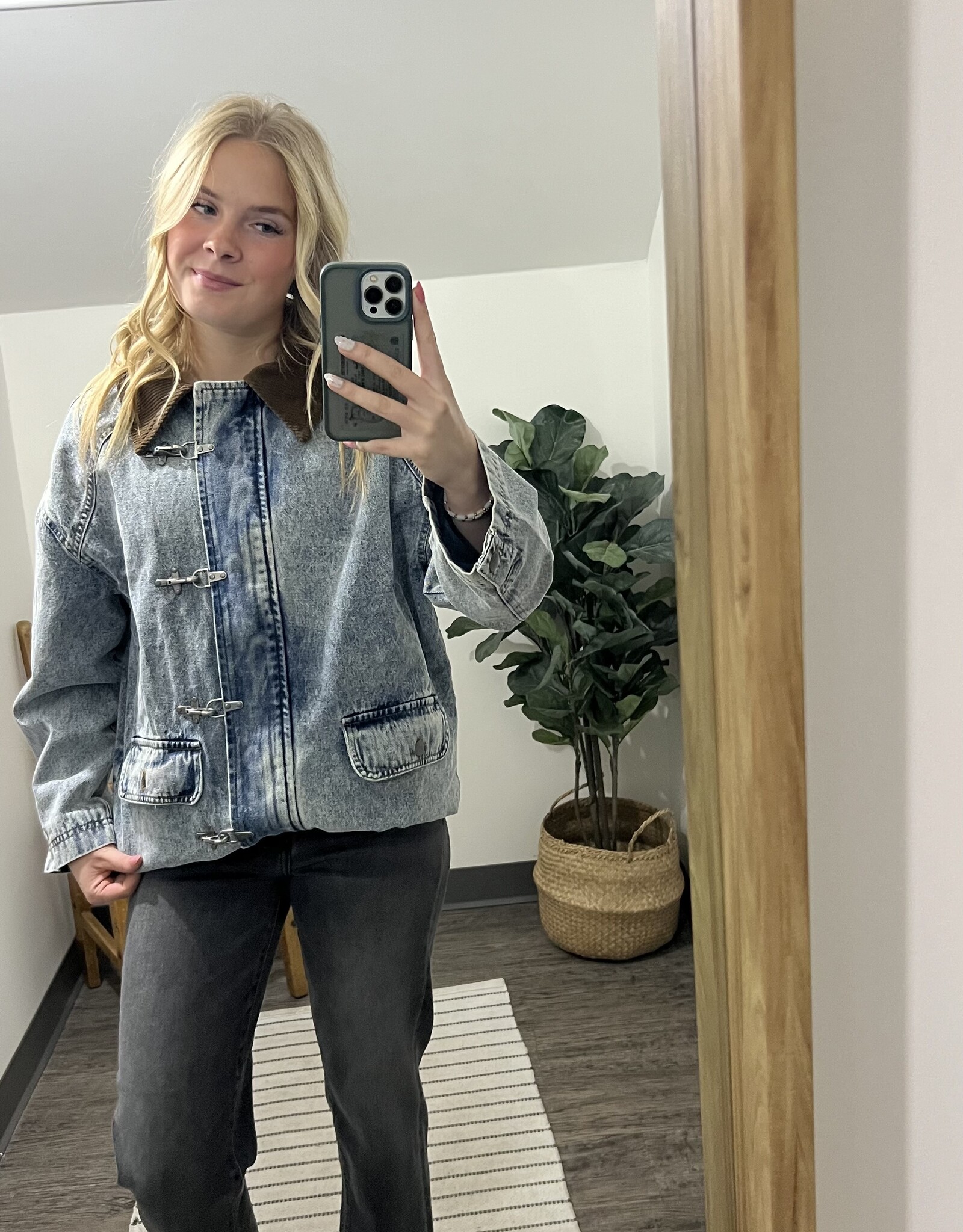 Blu Pepper Contrast Collar Latch Hook Denim Jacket