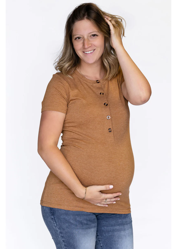 Rose maternité T-shirt Intrigue à boutons caramel