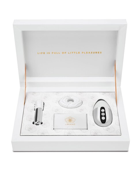 LE WAND LITTLE PLEASURES BULLET KIT