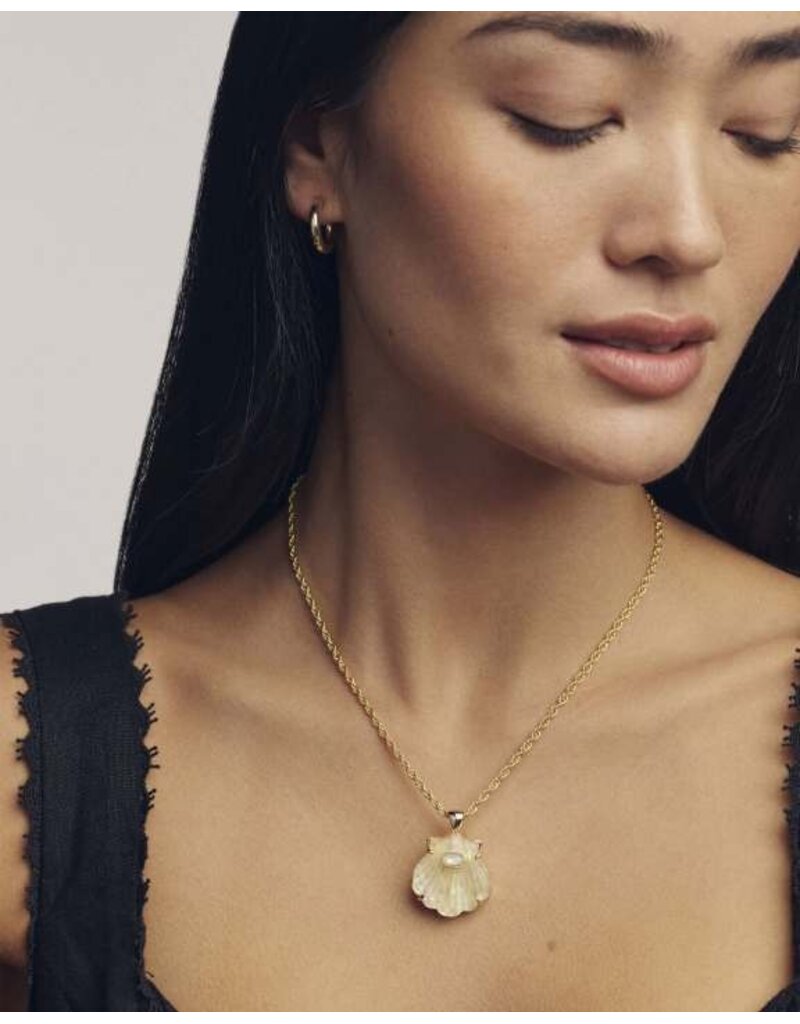 Kendra Scott Lucia Shell Pendant Necklace
