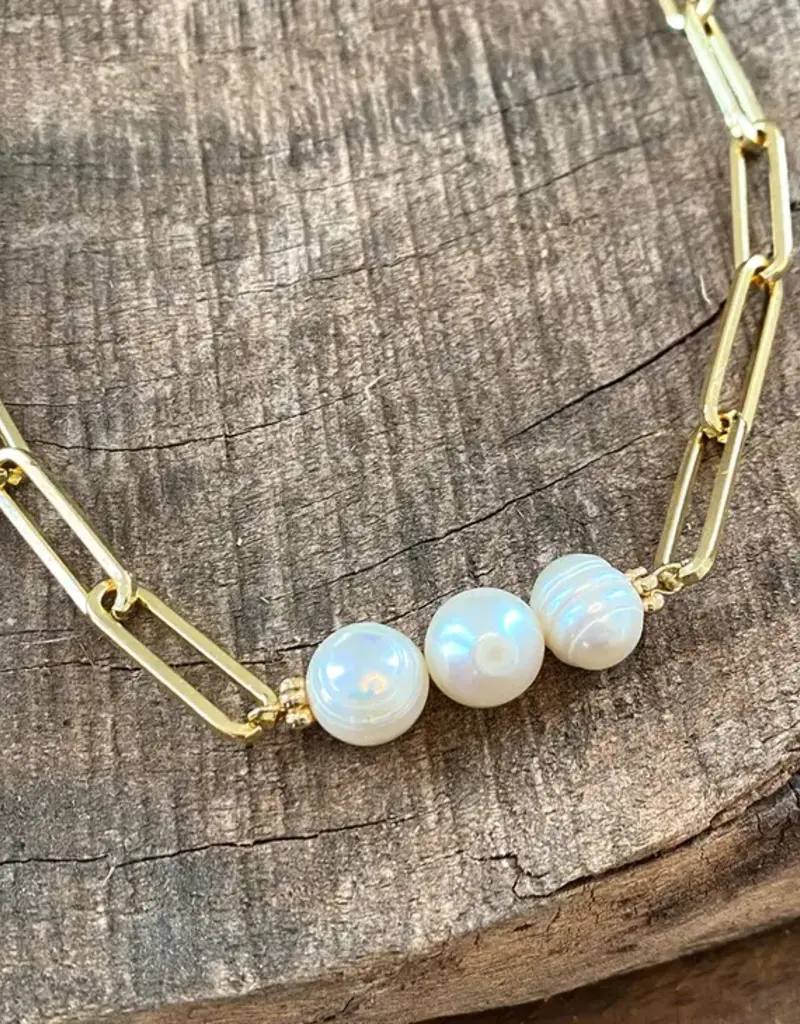 Pennyline Paperclip chain short necklace with 3 freshwater pearls gold