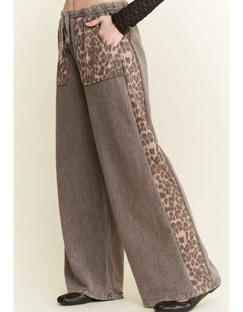 Mineral washed Leopard Print Pocket Side Trim Pant