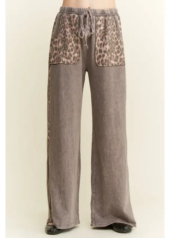 Mineral washed Leopard Print Pocket Side Trim Pant