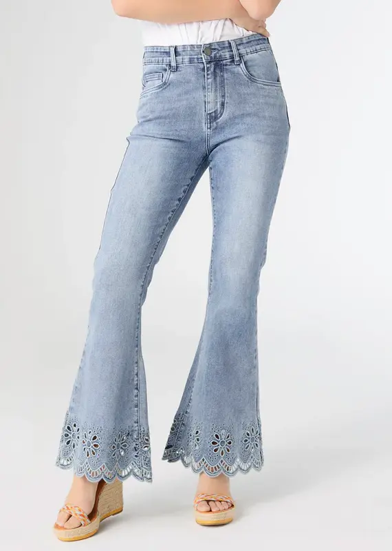 EverStretch Flare with Scalloped Flower Cut-Out