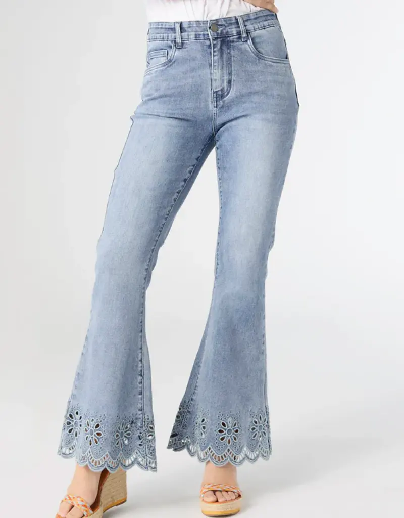 EverStretch Flare with Scalloped Flower Cut-Out