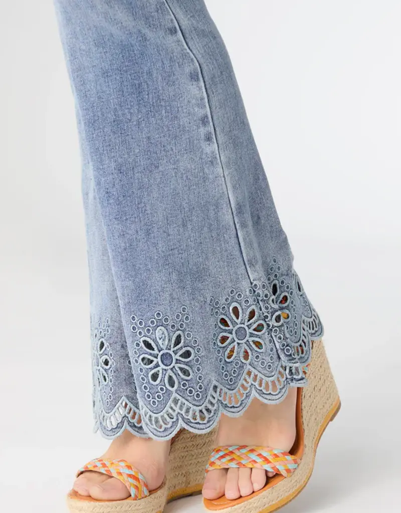EverStretch Flare with Scalloped Flower Cut-Out