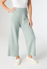 Lightweight Heavenly-Luxe Crop Bottom