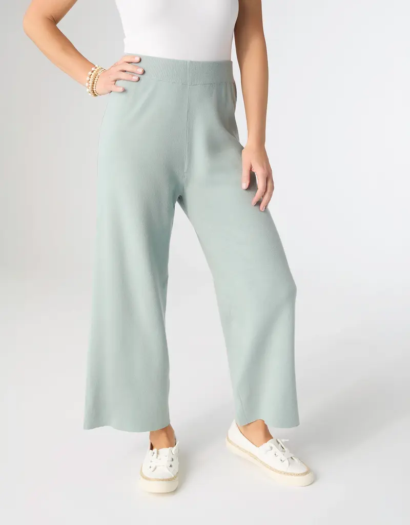 Lightweight Heavenly-Luxe Crop Bottom