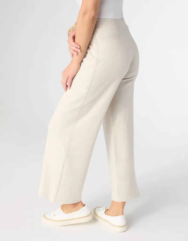 Lightweight Heavenly-Luxe Crop Bottom