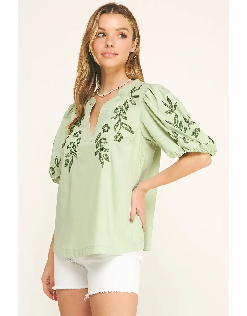 Embroidered Floral Peasant Top With Puff Sleeve