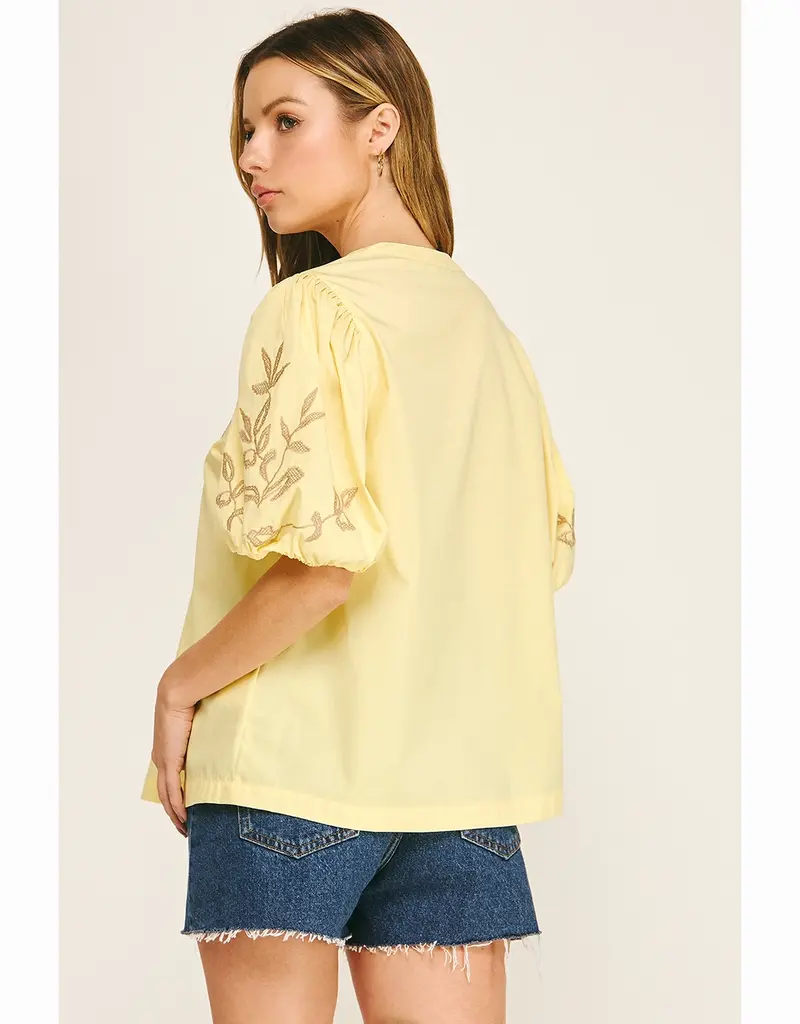 Embroidered Floral Peasant Top With Puff Sleeve