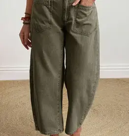 Angie Square Patch Pocket Ankle-Length Barrel Jean