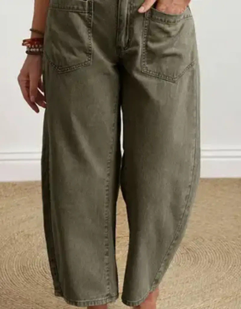 Angie Square Patch Pocket Ankle-Length Barrel Jean