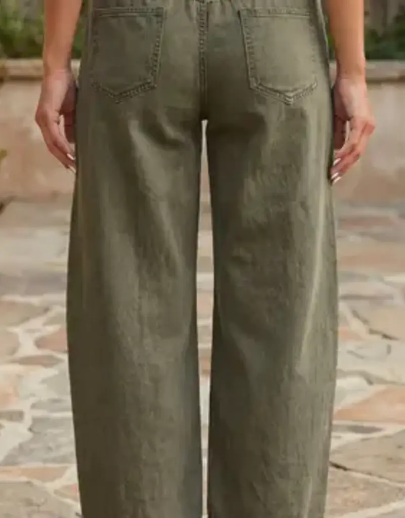 Angie Square Patch Pocket Ankle-Length Barrel Jean