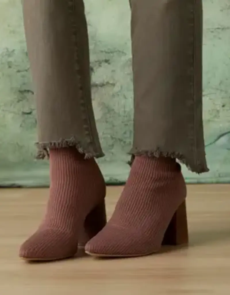 Marky Cutout Ankle Pant