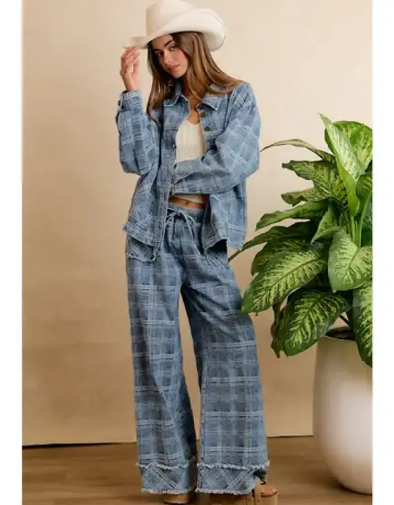 Frayed Detail Plaid Wide Leg Jeans with Dual Pockets