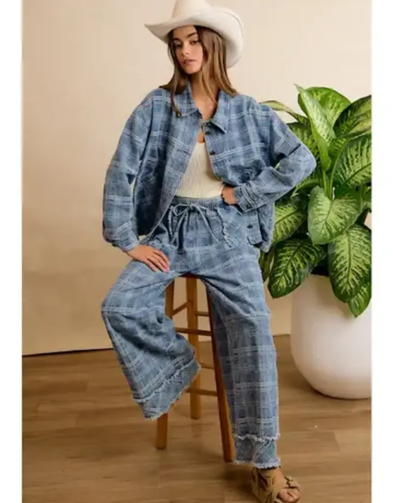 Frayed Detail Plaid Wide Leg Jeans with Dual Pockets