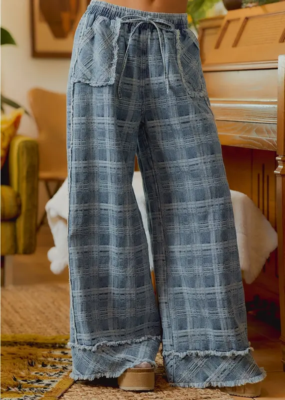 Frayed Detail Plaid Wide Leg Jeans with Dual Pockets
