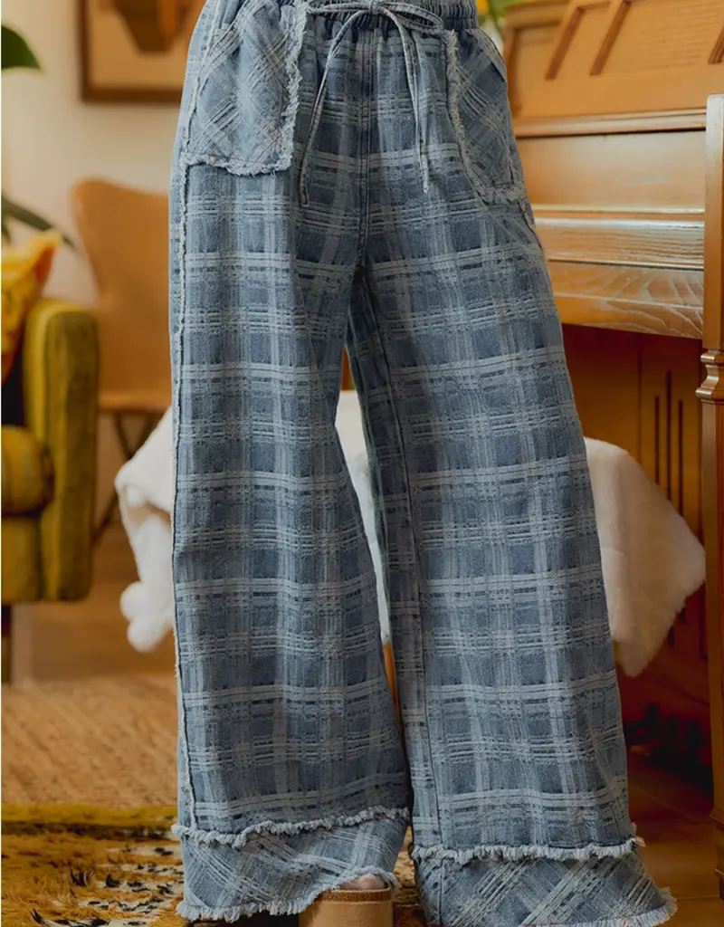 Frayed Detail Plaid Wide Leg Jeans with Dual Pockets