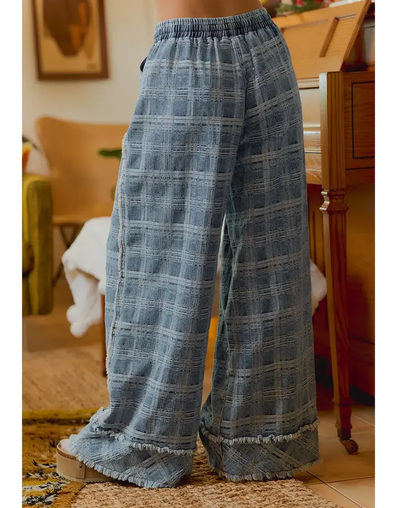 Frayed Detail Plaid Wide Leg Jeans with Dual Pockets
