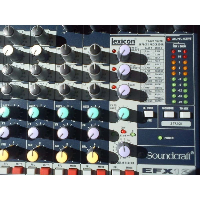 Soundcraft High-Performance 12-Channel Audio Mixer With Effects