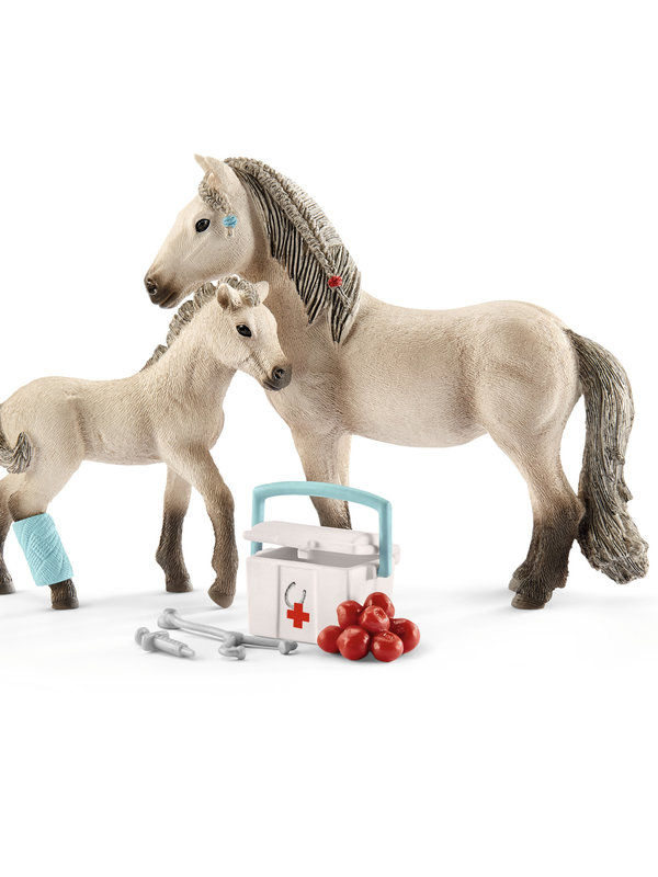 Schleich® Hannah's First Aid Kit for Icelandic Horses