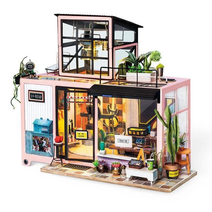 DIY House - Kevin's Studio