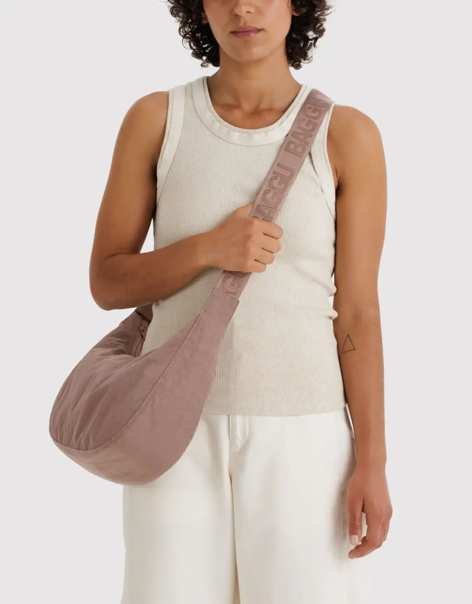 Baggu - Medium Crescent Bag, Toasted Almond