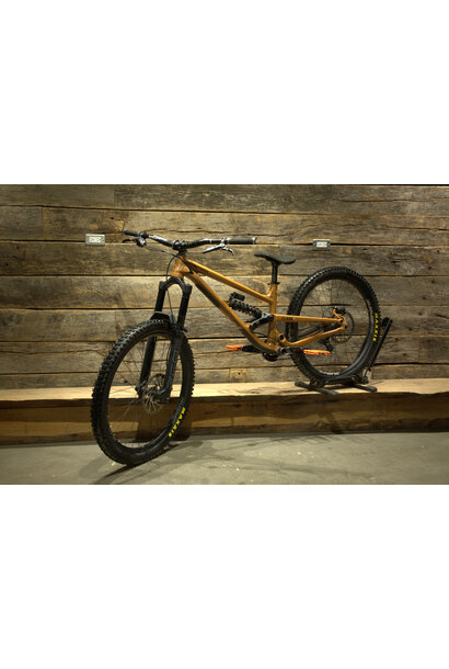 2022 Commencal Clash Park Ride Edition (Ex-Rental)