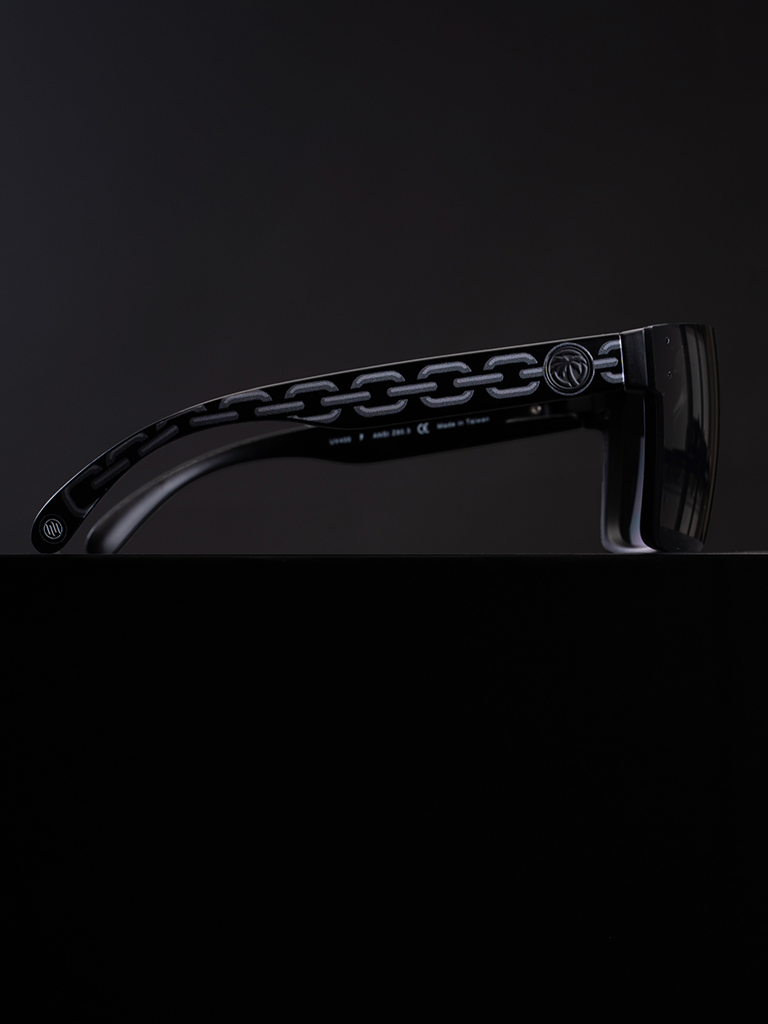 Quatro Sunglasses: Black