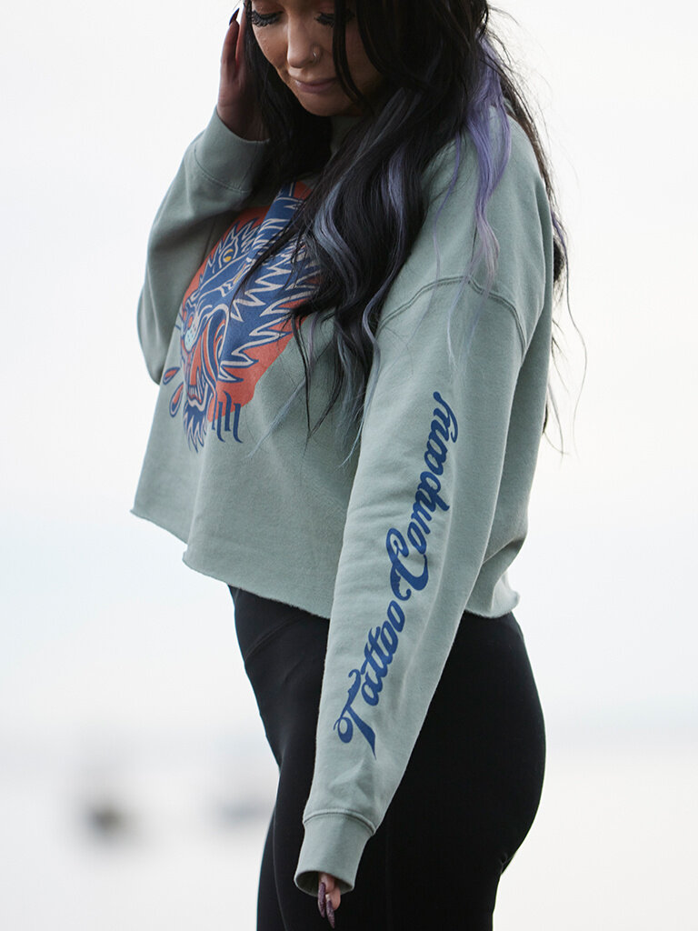 H&H TATTOO Howl Crop Crew Fleece