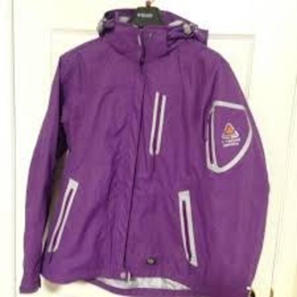 https://cdn.shoplightspeed.com/shops/626968/files/58971513/600x600x2/wetskins-hydra-tech-series-womens-rainsuit-purple.jpg
