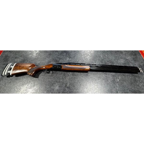 Trap 12ga 32" Over/Under w/Adj Comb Case & Chokes