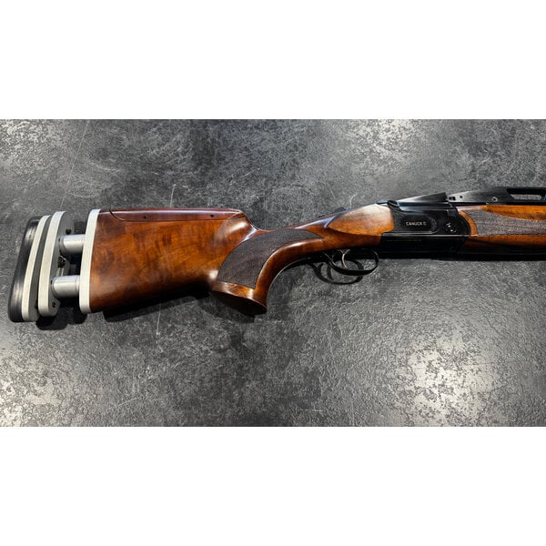 Trap 12ga 32" Over/Under w/Adj Comb Case & Chokes