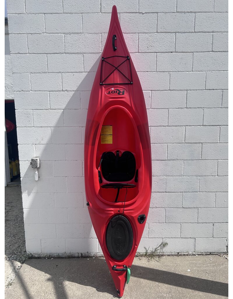 Riot Rental Quest 9.5 Red 2025