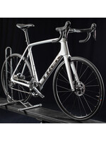 Nice 2022 Trek Émonda SL5 105 disc Carbon Road Bike Size 60cm Low Miles!