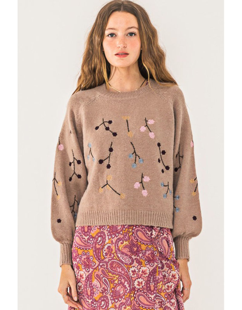 En Creme Floral Embroidered Pullover