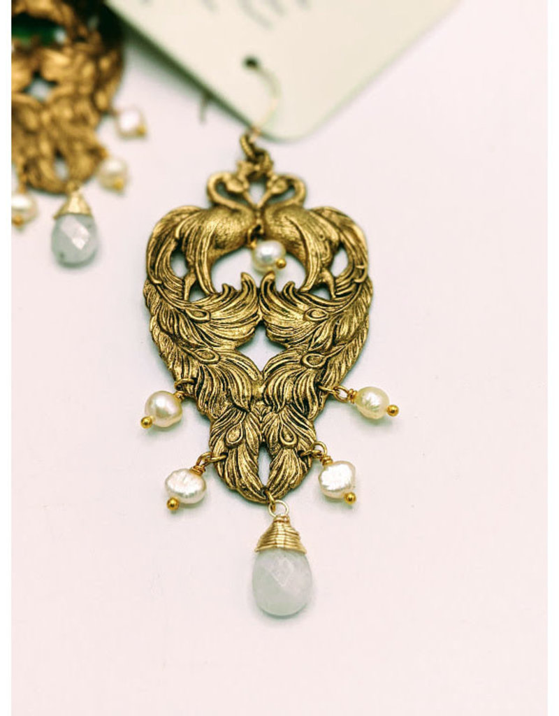 Trollbinde Peacock Palace Earrings Moonstone/Pearl