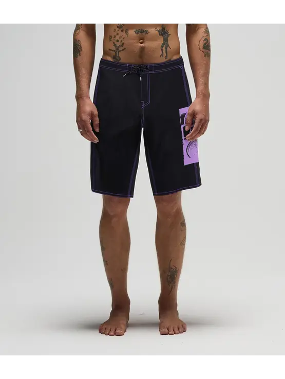 FORMER Corpcore 21" Trunk//Black