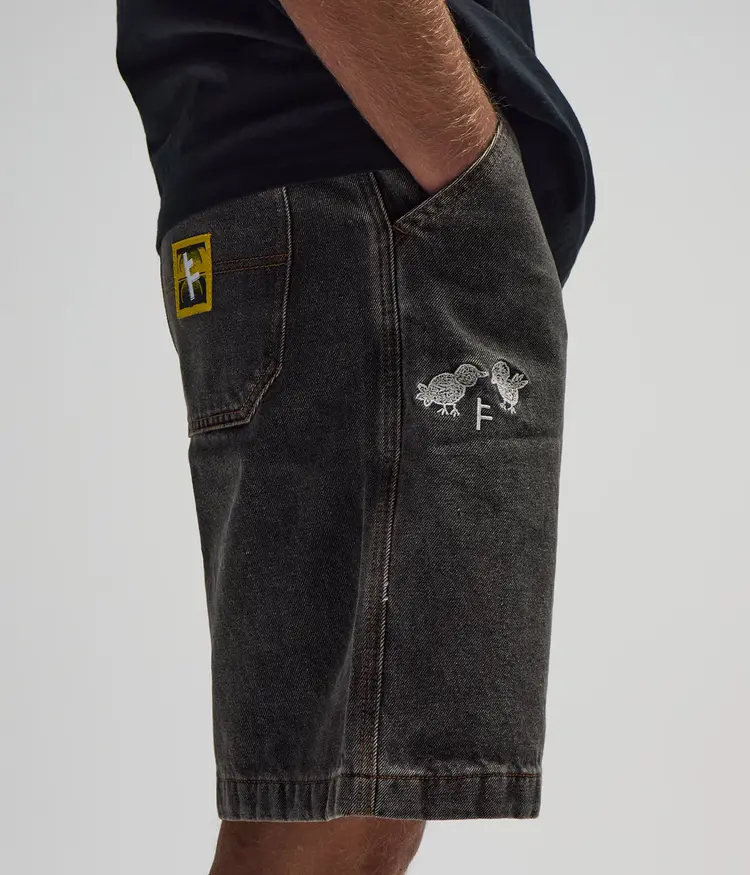 FORMER DxD REYNOLDS 21" DENIM WALKSHORT // WASHED BLACK