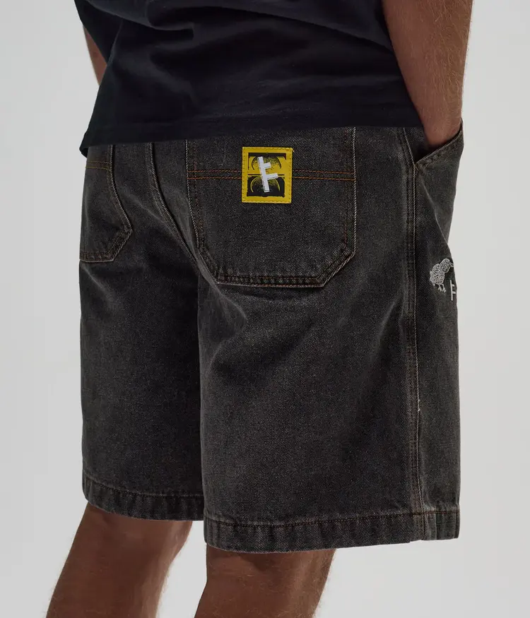 FORMER DxD REYNOLDS 21" DENIM WALKSHORT // WASHED BLACK