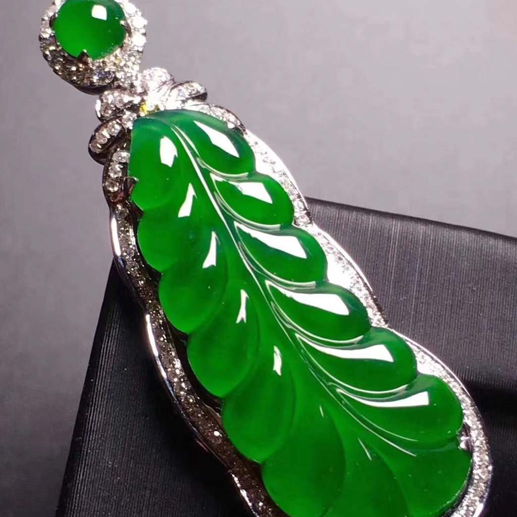 Burma Type A Grade A Imperial Green Leaf Jadeite Jade Pendant 18K White  Gold - Watercrystal Jade 水晶玉
