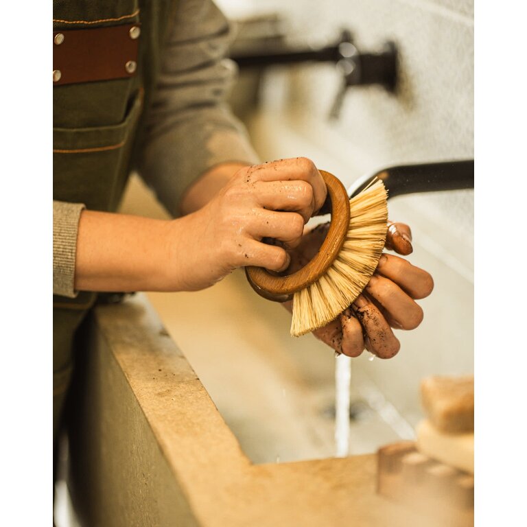 LA BELLE EXCUSE WOODEN BRUSH FOR NAILS AND HANDS